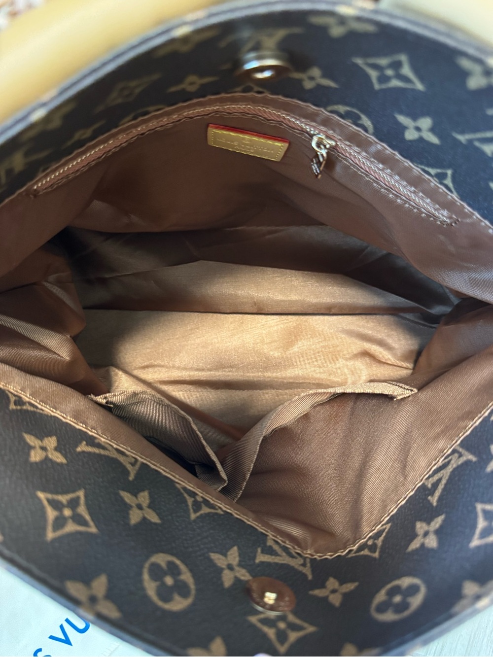 *NWOT* Designer Inspired Brown Monogram Shoulder Bag - Picture 3 of 11